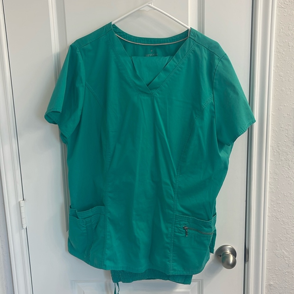 Scrubs & Beyond Emerald Scrub Set Gem